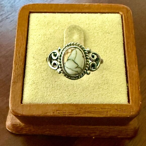 Wild Horse Turquoise Dainty Gemstone Statement Ring Southwestern Stone Band Sz 8 - Picture 6 of 6